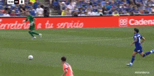 开云下载-孔德中场铲人犯规，裁判向其出示黄牌